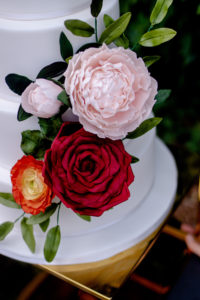 Read more about the article What kind of flowers can I have on a Wedding Cake?