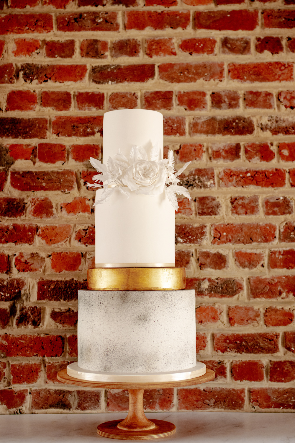 You are currently viewing Which type of cake is best for a wedding : Semi-Naked, Buttercream or Sugarpaste Cakes?